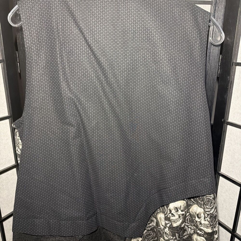 Women’s Black Gothic Skull Roses Shawl Collar Vest Size 1X - Picture 9 of 16
